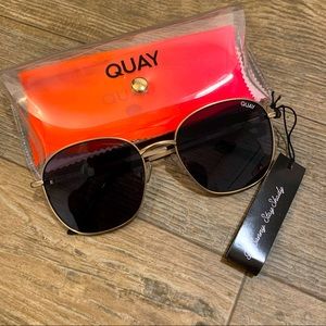QUAY Jezabell Glasses in Gold Smoke - NWT